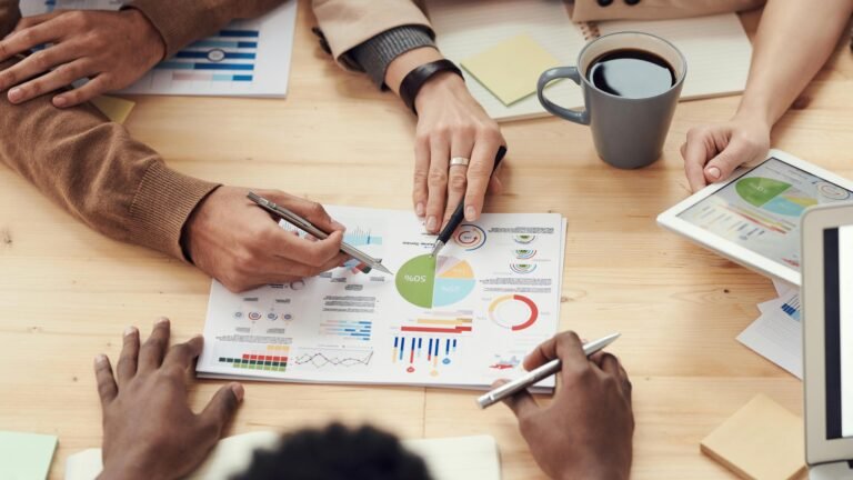 SaaS Marketing: A Complete Guide to Growing a Software Business