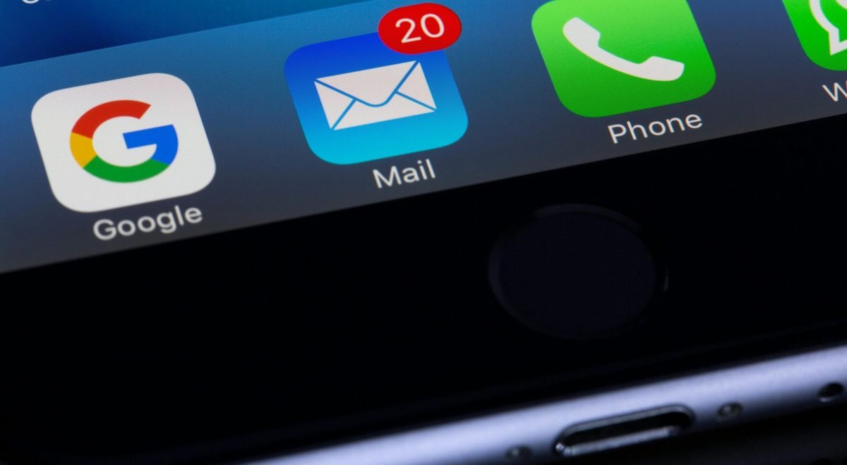 The difference between e-mail and gmail